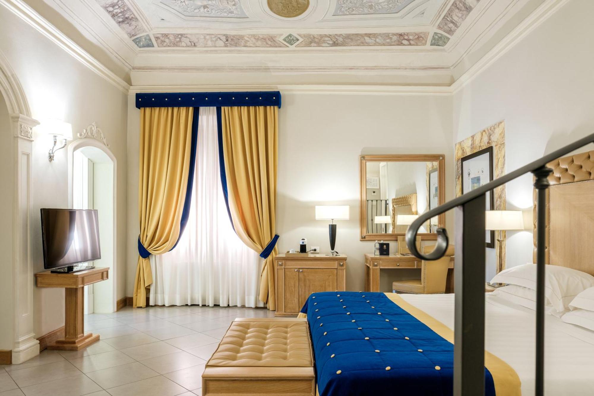 Villa Tolomei Hotel & Resort Florença Exterior foto A room at the hotel