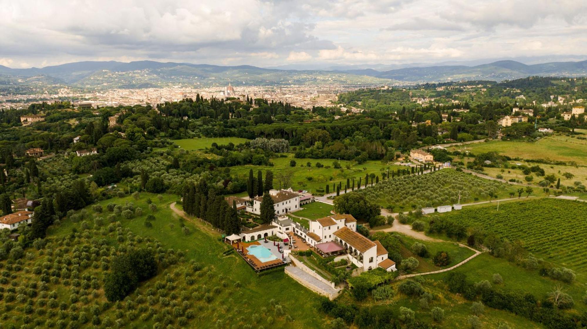 Villa Tolomei Hotel & Resort Florença Exterior foto Aerial view of the villa